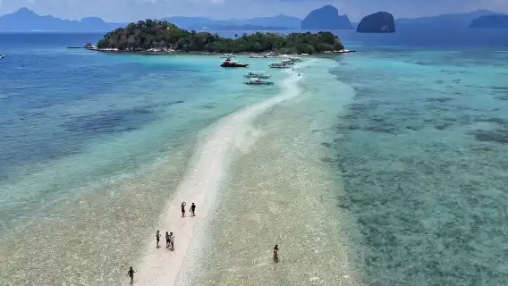 El Nido one-day tour Route B: Explore Snake Island and Cave Wonders