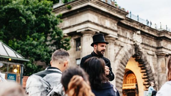 Budapest: Recorrido nocturno de vampiros y mitos por el distrito del Castillo de Buda