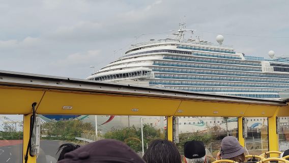 Okinawa: tour in autobus scoperto a due piani per l'American Village