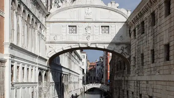 ทัวร์ชมพระราชวังดอจแบบไม่ต้องต่อแถว