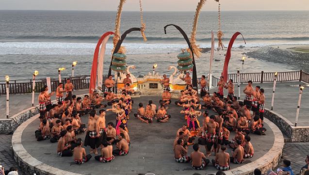 Bali: Kecak Fire Dance Show at Melasti Beach Bali With Hotel Pick Up