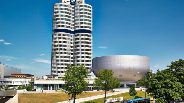 德國慕尼黑市區-寶馬博物館-安聯球場-奧林匹克中文包車一日遊