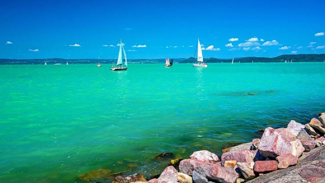 ทะเลสาบบอลอโตน + ถ้ำน้ำร้อนทาปอลกา + เกาะเซเปล + การล่องเรือแม่น้ำดานูบ