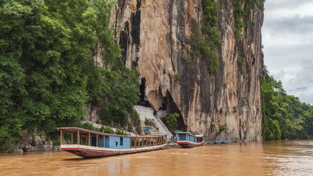 Vang Vieng, Laos - Penterjemah profesional, pemandu pelancong untuk lawatan, penterjemah pameran, teman perniagaan, lawatan bebas dengan sambutan tempatan, perkhidmatan peribadi eksklusif