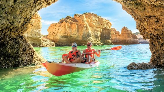 Chèo thuyền kayak khám phá Hang Động Bí Ẩn và Bãi Biển Bí Mật
