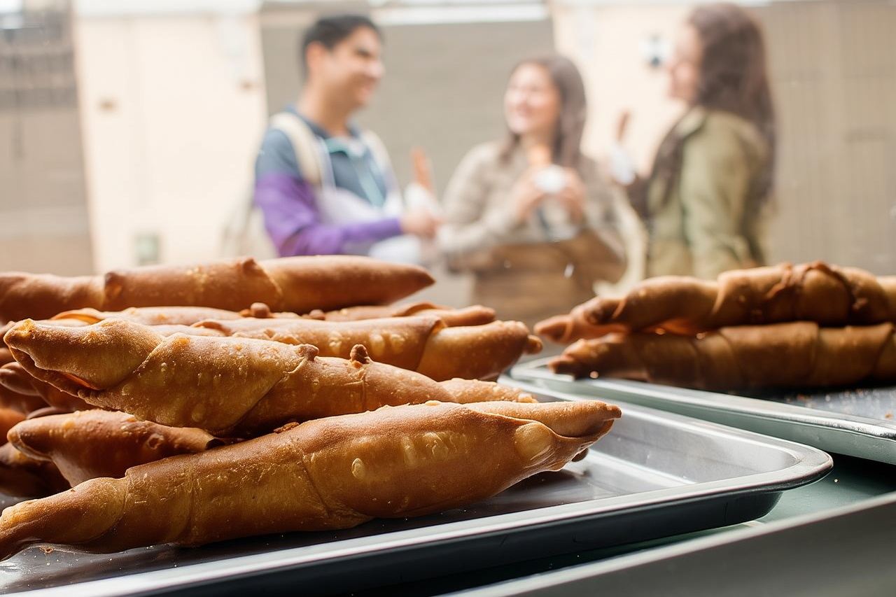 Sabores y Tradición: Recorrido a pie por la ciudad con degustación de comida