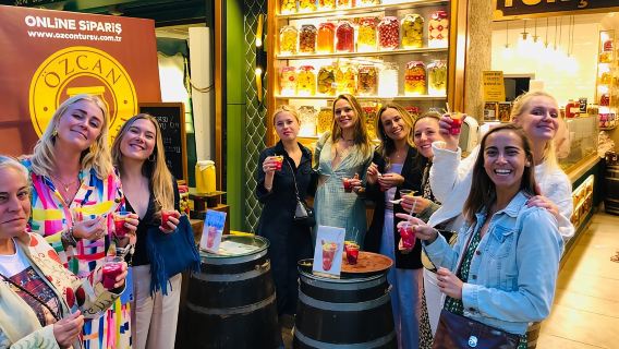 Tour gastronómico tradicional de Estambul con cena en un lugar fuera de las rutas turísticas habituales.