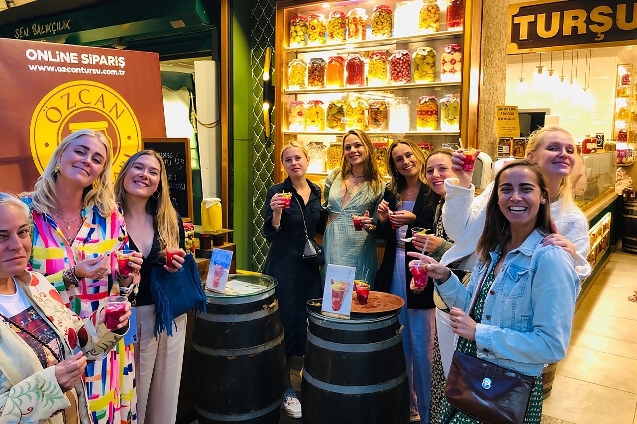 Tour gastronomico tradizionale di Istanbul con cena fuori dai percorsi turistici