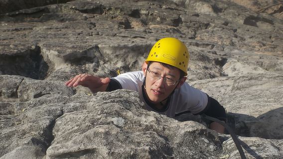 Full-day abseiling and rock climbing combo at Blue Mountains