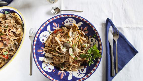 Market tour and dining experience at a Cesarina's home in Taormina