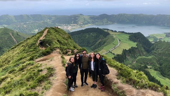 ทัวร์พร้อมไกด์ครึ่งวันของ Sete Cidades จาก Ponta Delgada