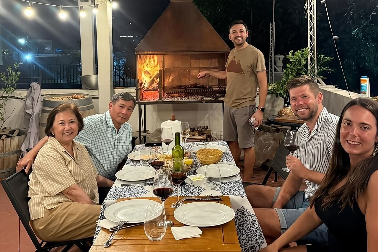 Mendoza: prepara un barbecue argentino con asado e degustazione di vini con un ospite locale