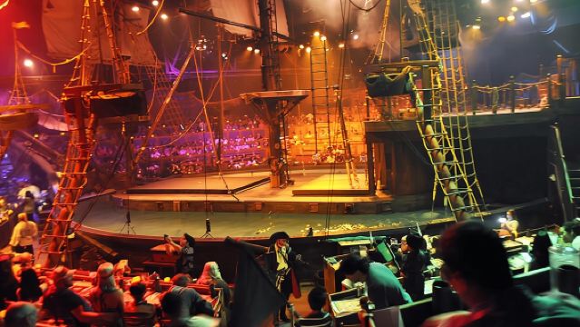 Petualangan Makan Malam Bajak Laut di Buena Park