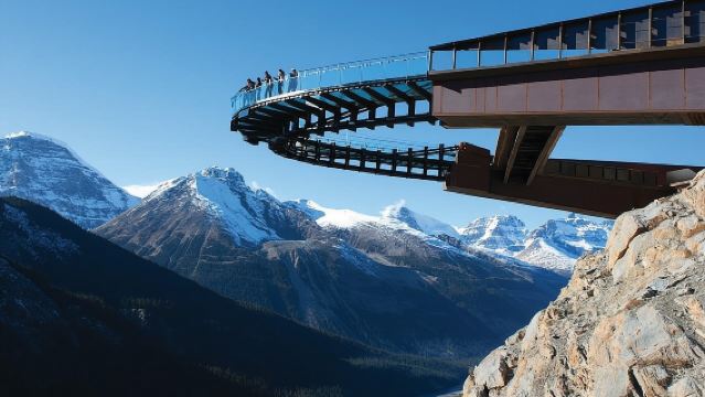 Columbia Icefield Tour with Glacier Skywalk