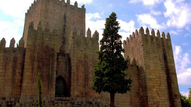 Braga and Guimarães Small Group Tour with Lunch From Porto