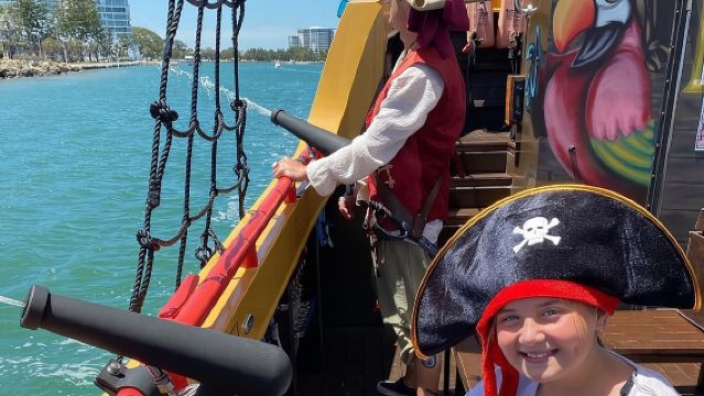 바이어터의 만두라 해적 크루즈