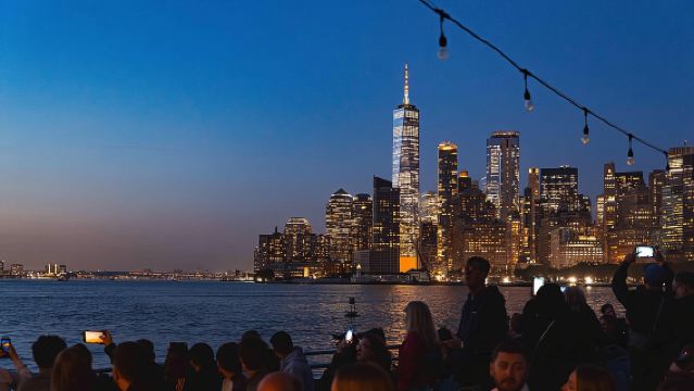 Circle Line: 2hr - New York City Harbor Lights Cruise