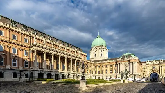 Walking tour in the Buda Castle incl. Fisherman's Bastion