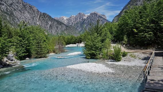 De Tirana a Valbona: incluido el recorrido por el lago Komani y el río Shala