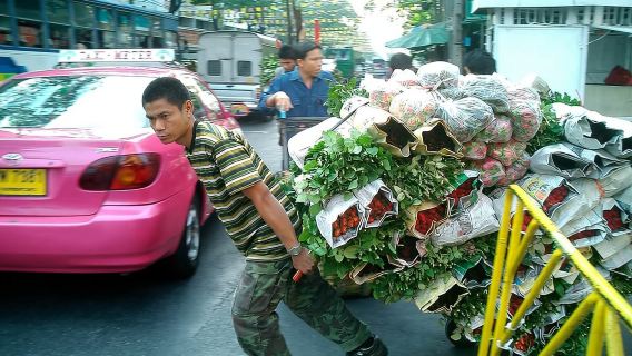 Bangkok: Tur Kuil Bersejarah & Bar Tersembunyi saat Matahari Terbenam