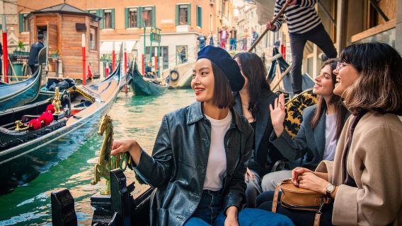 Venecia: Paseo compartido en góndola por la ciudad de la laguna