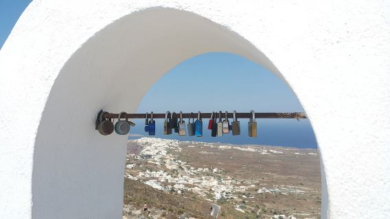 Santorin: Wanderung von Fira zur Caldera von Oia mit Guide