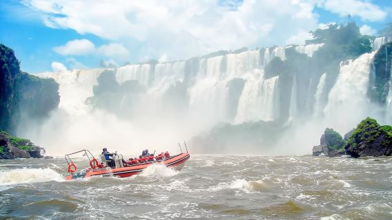 Excursión de un día a las Cataratas del Iguazú en Foz do Iguaçu (crucero por los rápidos + traslado + entrada)