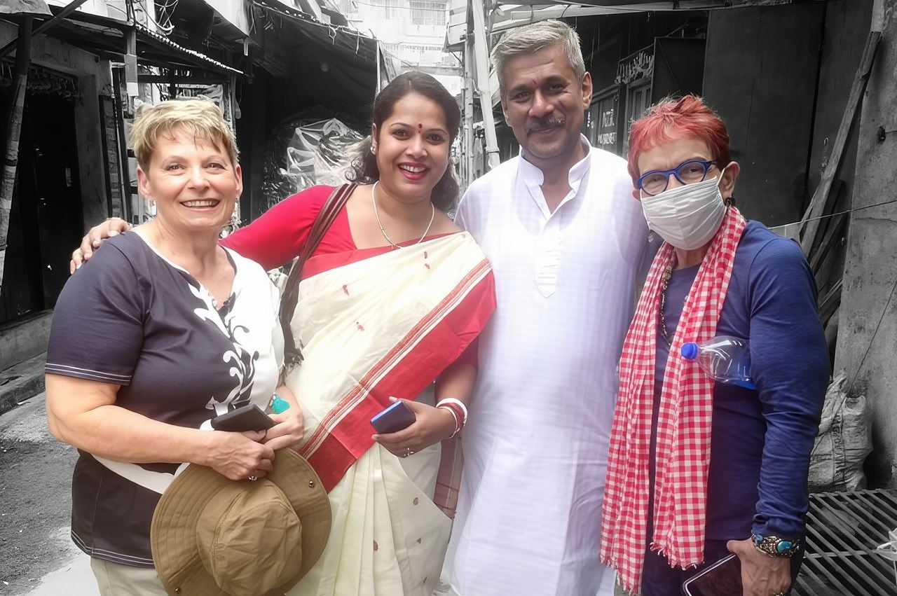 โกลกาตา เดลี่ - เหมาทัวร์ พร้อมของว่าง กาแฟ และขนมเบงกาลี