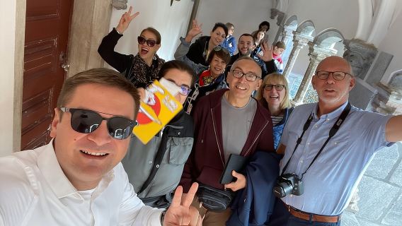 Tour có hướng dẫn từ Lisbon đến Sintra Pena & Regaleira cho nhóm 8 người