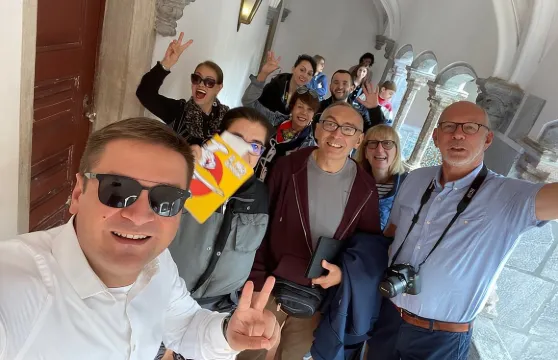 里斯本至辛特拉佩納及雷加萊拉8人小團導覽遊