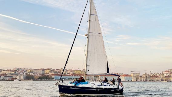 Lisboa: Excursión privada en velero por el río Tajo