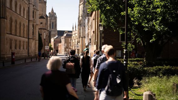 Shared | Alumni-led Cambridge Walking Tour w/opt King's Chapel