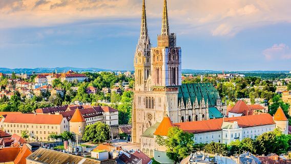 Excursion d'une journée de Sarajevo à Zagreb : cascades, lacs de Pliva et la ville