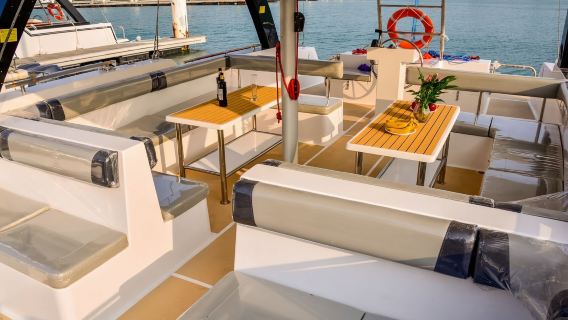 三亞遊艇出海【親子出遊】GT421雙體帆艇+滑滑梯、水上魔毯、海釣、浮潛、自駕體驗、娛樂豐富---