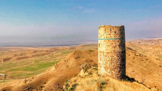 Tiflis: Echtes Abenteuer – Garedscha & Regenbogenwüste 4x4 + Wanderung