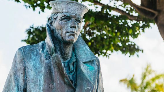 Da Waikiki: Programma commemorativo della USS Arizona di Pearl Harbor