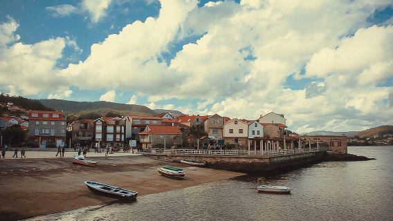 Rías Baixas: Guided Day Tour from Santiago with Boat Ride