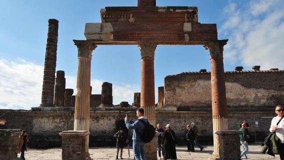 Pompeii: SUNSET AND Guided Tour