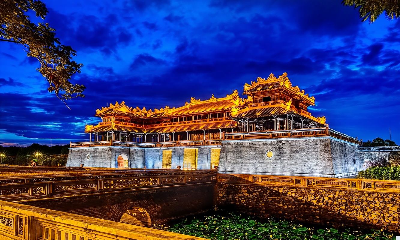Private Tour/English/Korean Guide | Departing from Da Nang or Hoi An – Hue Luxury City Tour & Hai Van Pass Day Tour