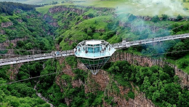 Pakej sewaan peribadi sehari ke Lembah Dashbashi dan Jambatan Berlian di Tbilisi