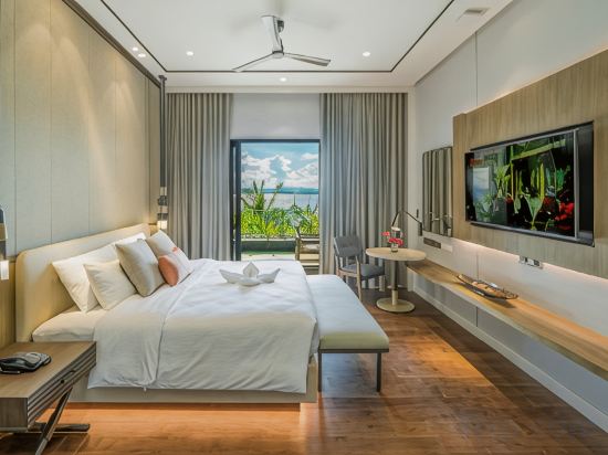 Discovery Samal Room Type - Executive Suite - Beach