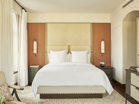 Four Seasons Hotel Istanbul at Sultanahmet  Room Type - Premier Room with One King Bed