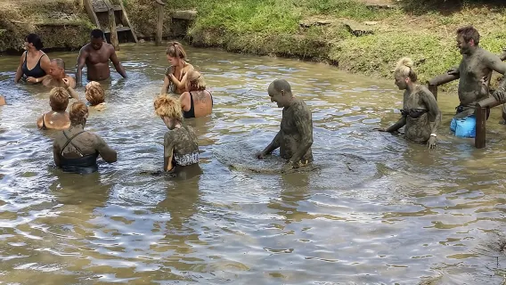Mezza giornata di visite turistiche a Nadi e tour delle pozze di fango