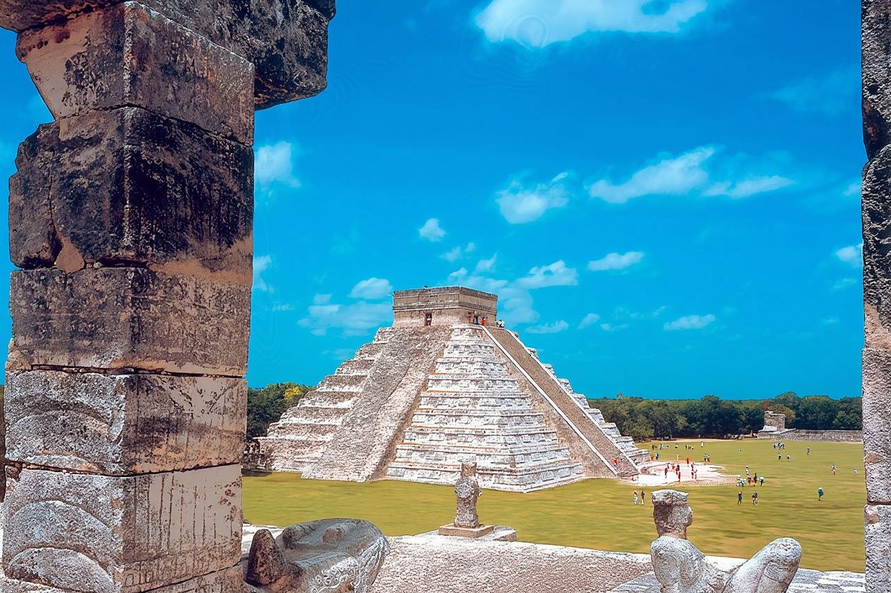 Tour Chichen Itza, 2 Cenotes, and Valladolid from Cancun