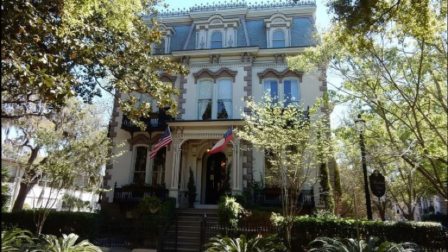 Historic Homes of Savannah Guided Walking Tour