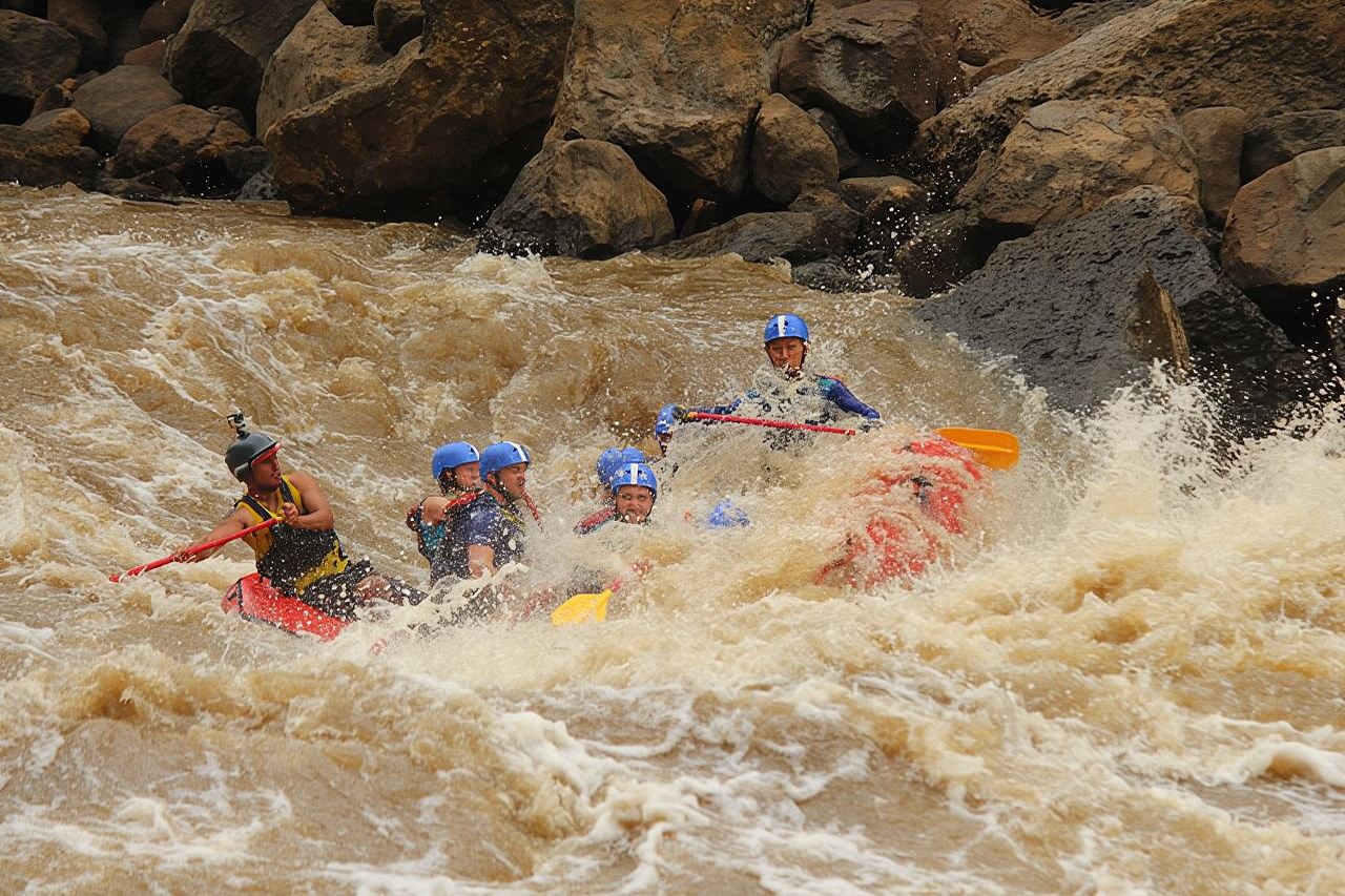 MEJOR rafting en aguas bravas en Colombia. Suárez 4/5