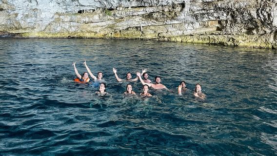 Tour in motoscafo di Valona alla grotta di Haxhi Ali