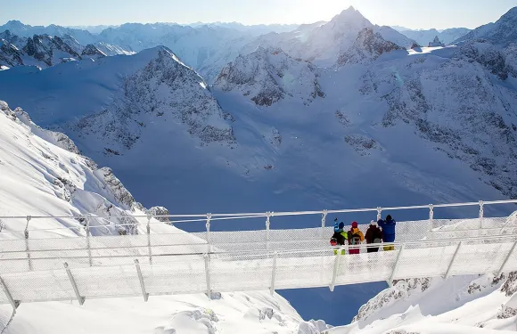 從英格堡搭乘鐵力士山纜車和冰飛車