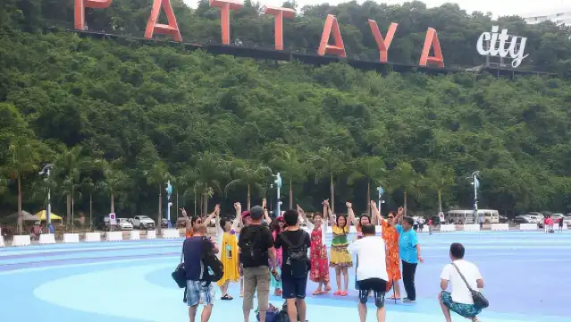 芭達雅市區遊覽：大佛、觀景點和寶石畫廊