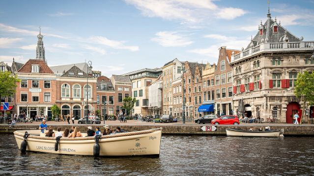 Haarlem Open-Boat Canal Cruise dengan Pemandu Langsung (Bot Elektrik)